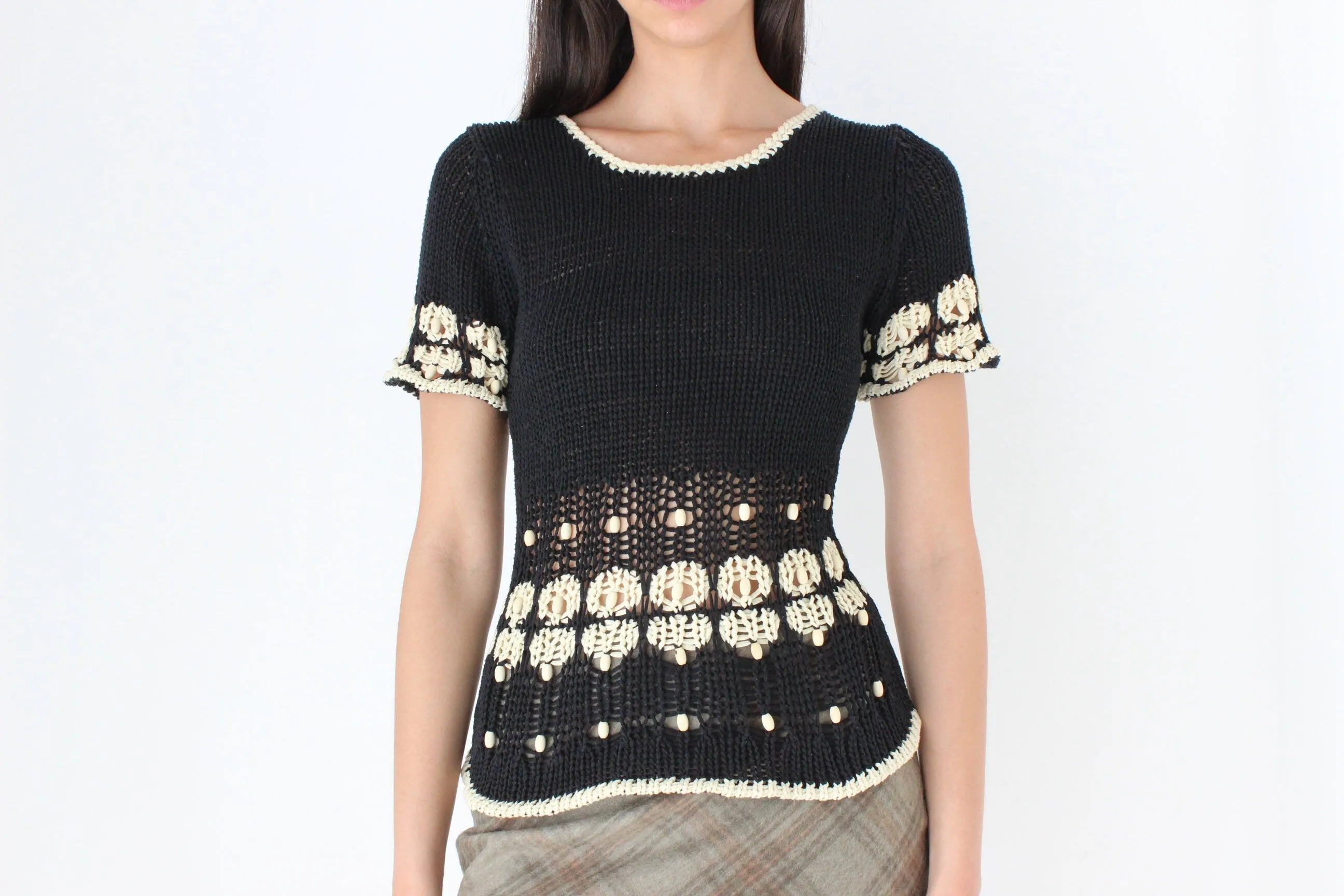 90s Monochrome Crochet Knit Tee Top w/ Wooden Beading