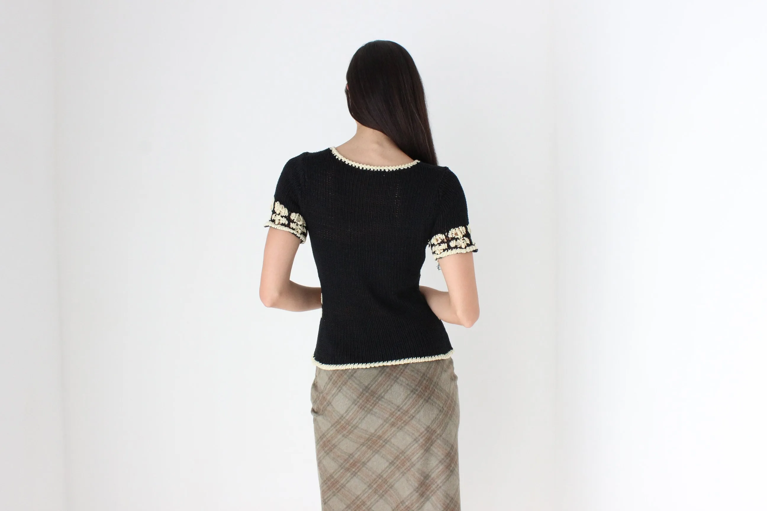 90s Monochrome Crochet Knit Tee Top w/ Wooden Beading