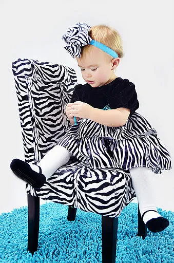 Baby girl ruffle bottom tights with sewn-in black shoe design.  Anti-slip soles. 0-6 months