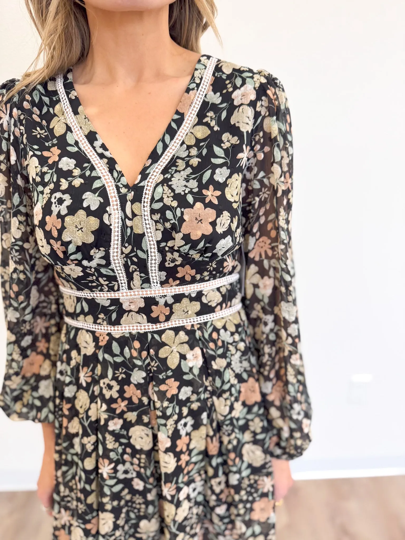 Caroline Eyelet Detail LS Dress in Black Floral