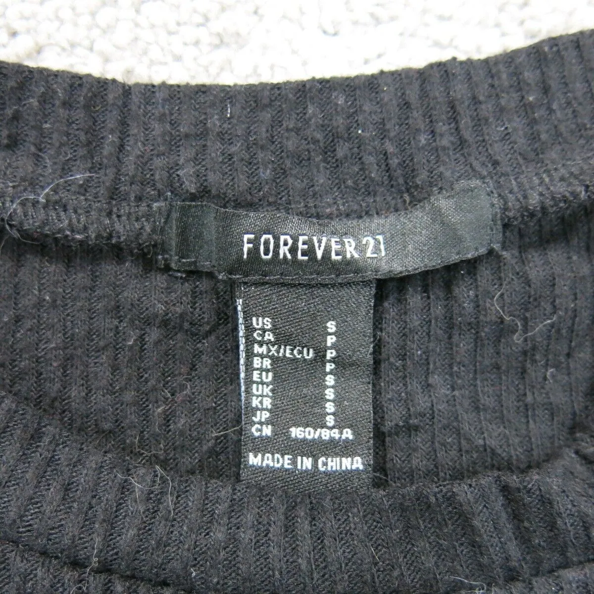 Forever 21 Womens Crop Sweater Knitted Long Sleeves Round Neck Black Size S
