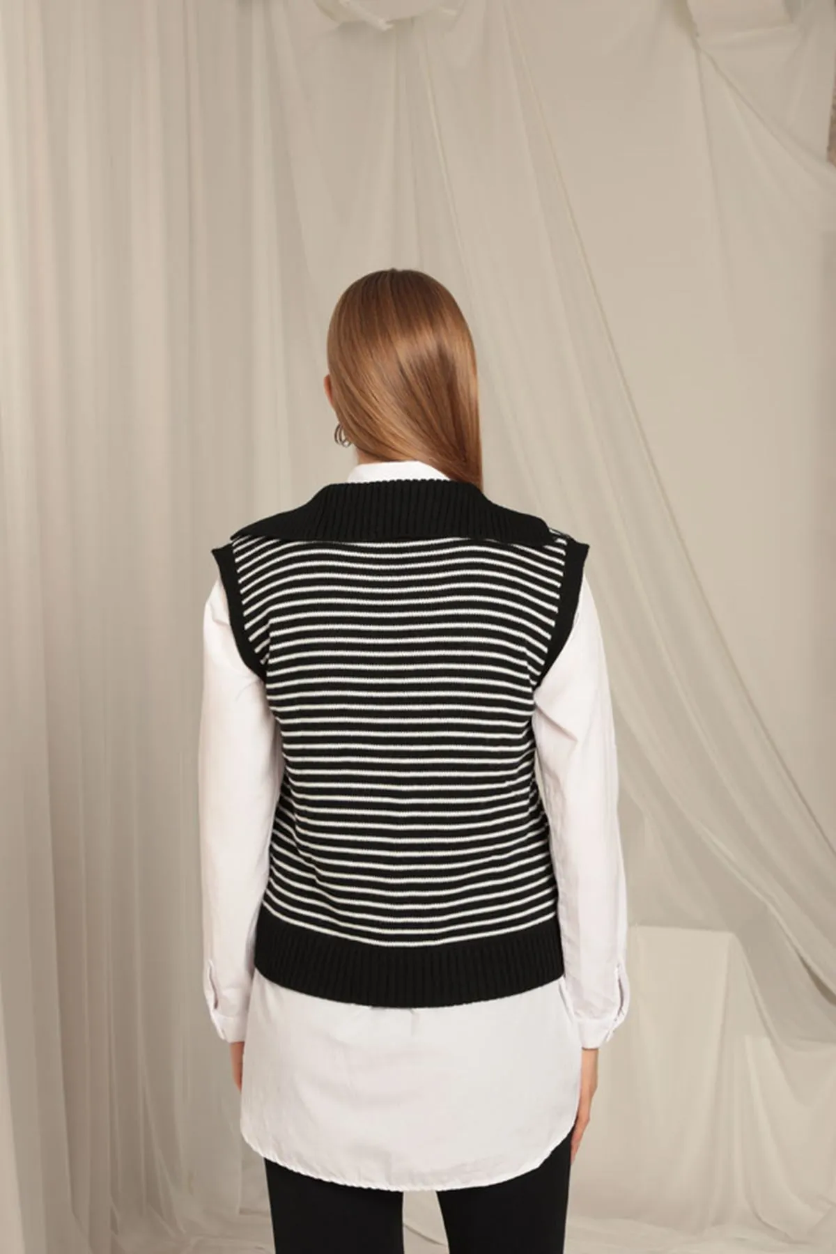 KKT Knitwear Fabric Striped Crop Women's Black Sweater - Arlington
