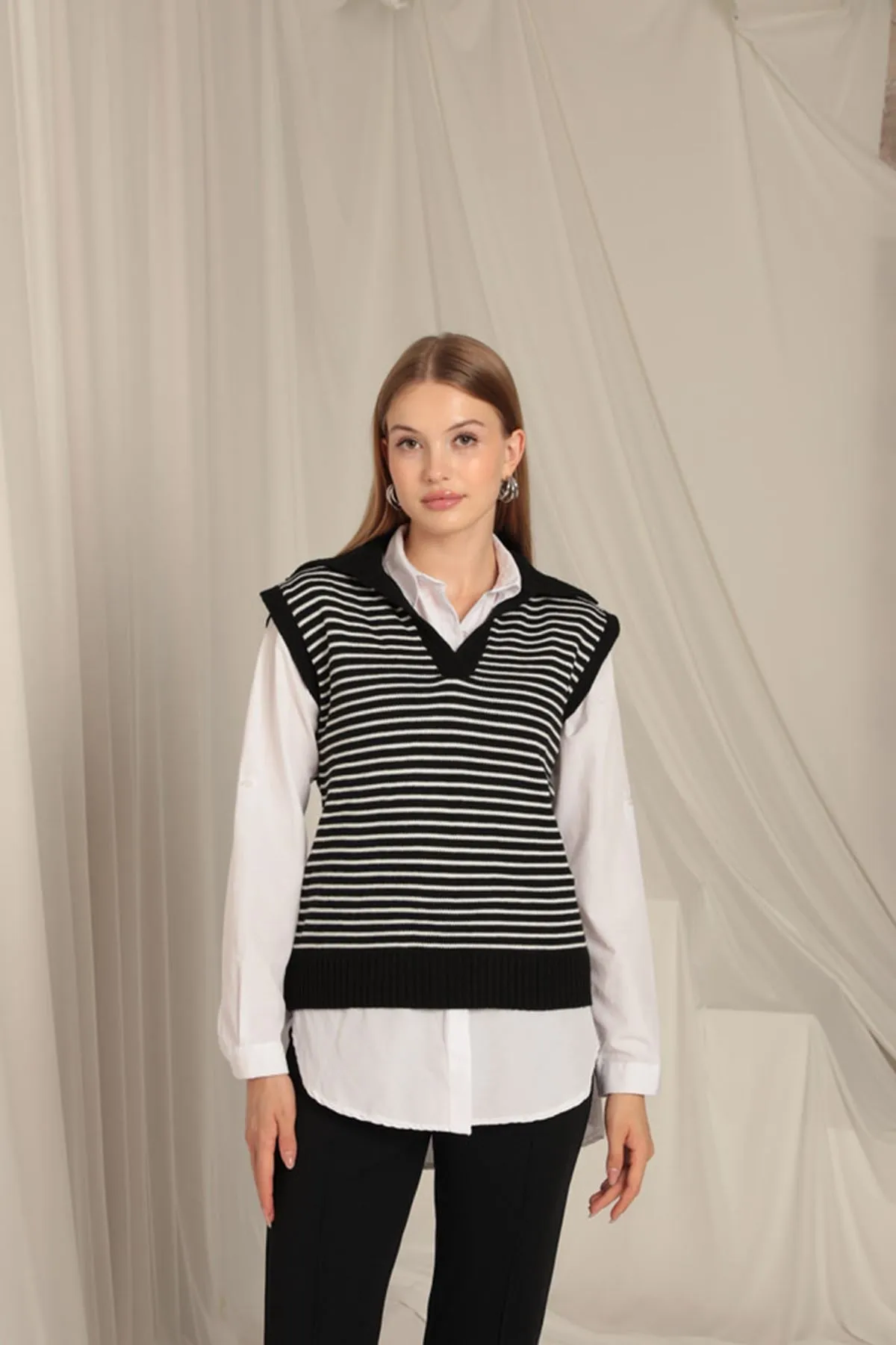 KKT Knitwear Fabric Striped Crop Women's Black Sweater - Arlington