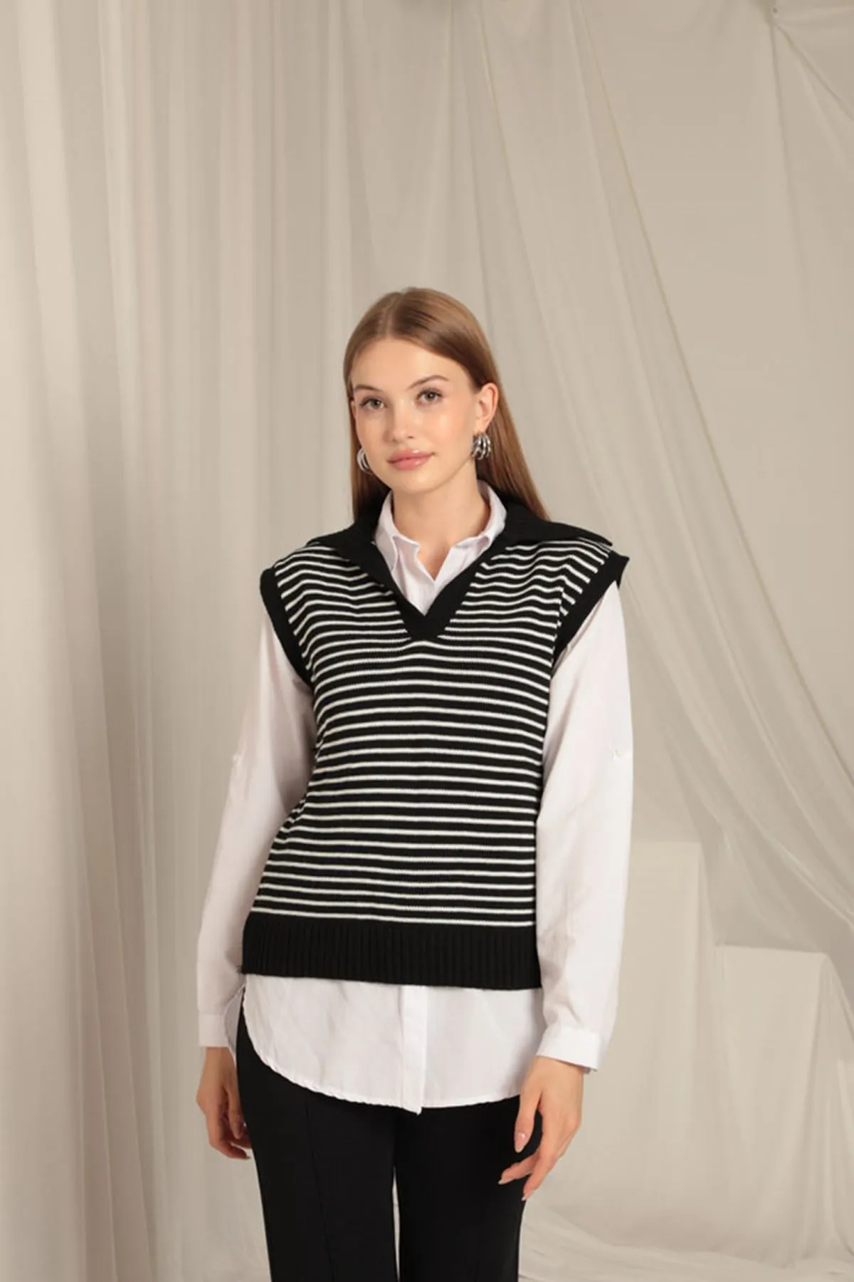 KKT Knitwear Fabric Striped Crop Women's Black Sweater - Arlington