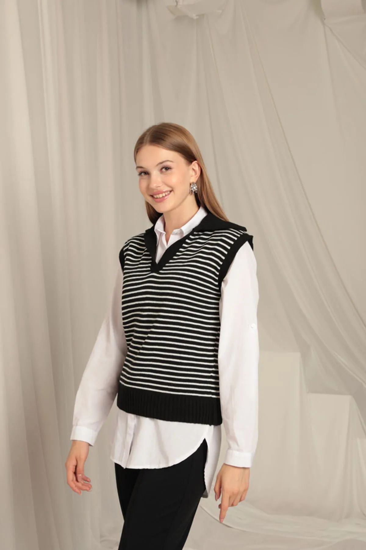 KKT Knitwear Fabric Striped Crop Women's Black Sweater - Arlington