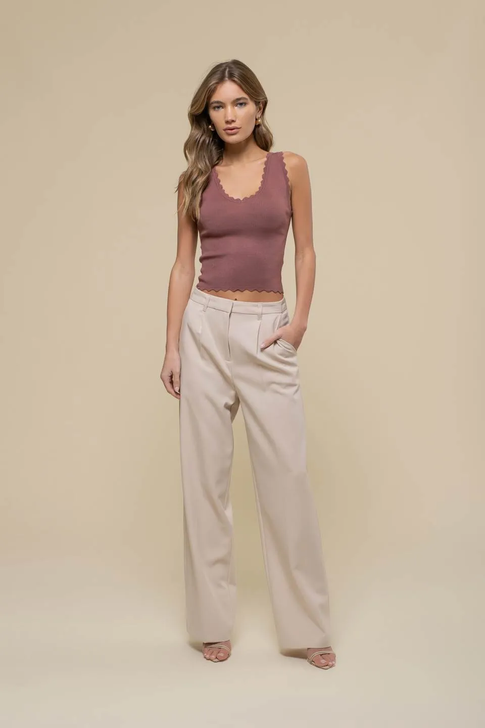 SCALLOP EDGE SLEEVELESS SWEATER KNIT CROP TOP
