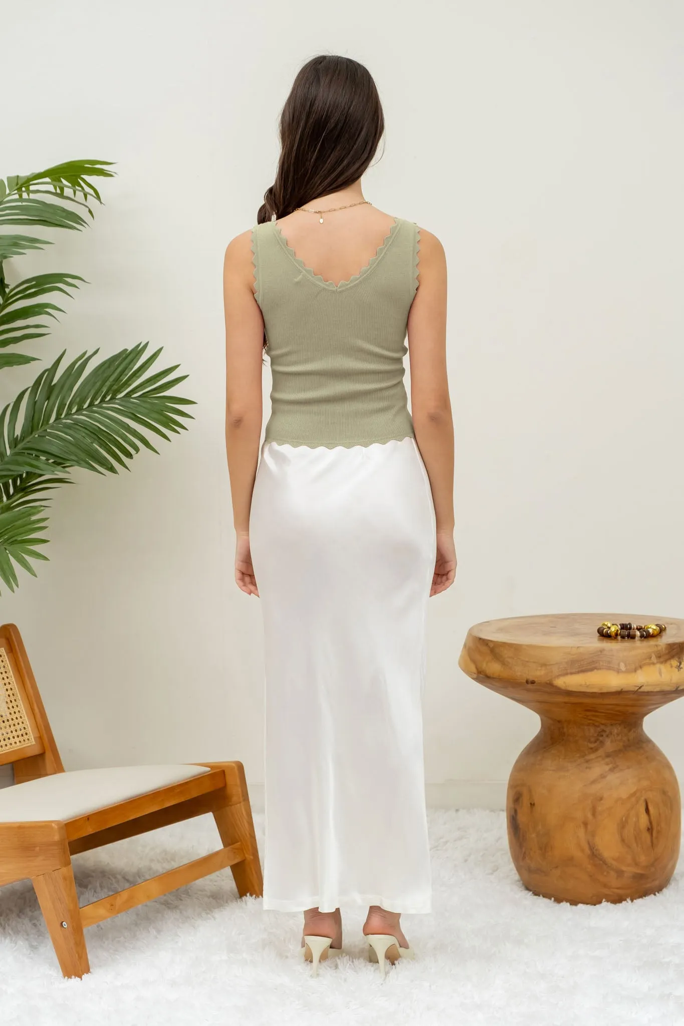 SCALLOP EDGE SLEEVELESS SWEATER KNIT CROP TOP