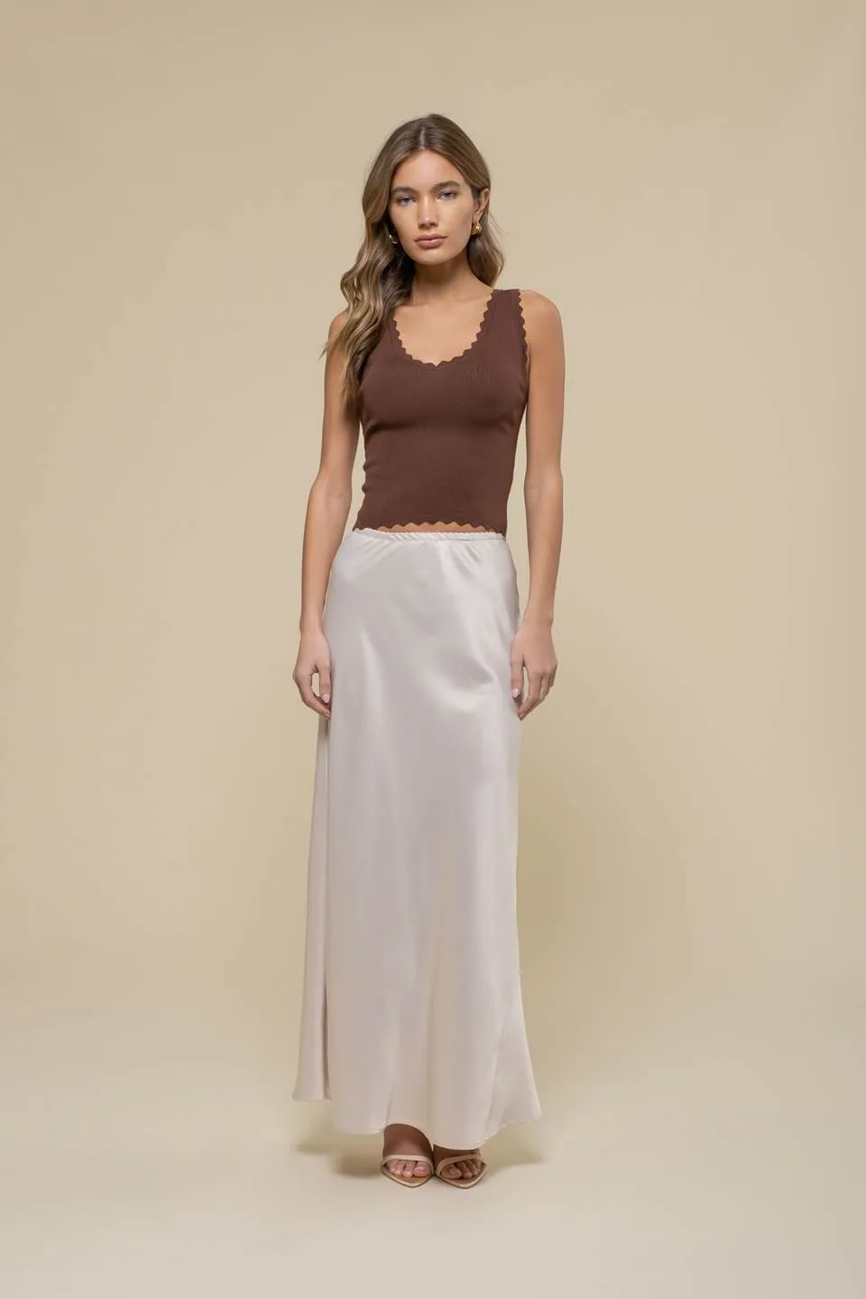 SCALLOP EDGE SLEEVELESS SWEATER KNIT CROP TOP