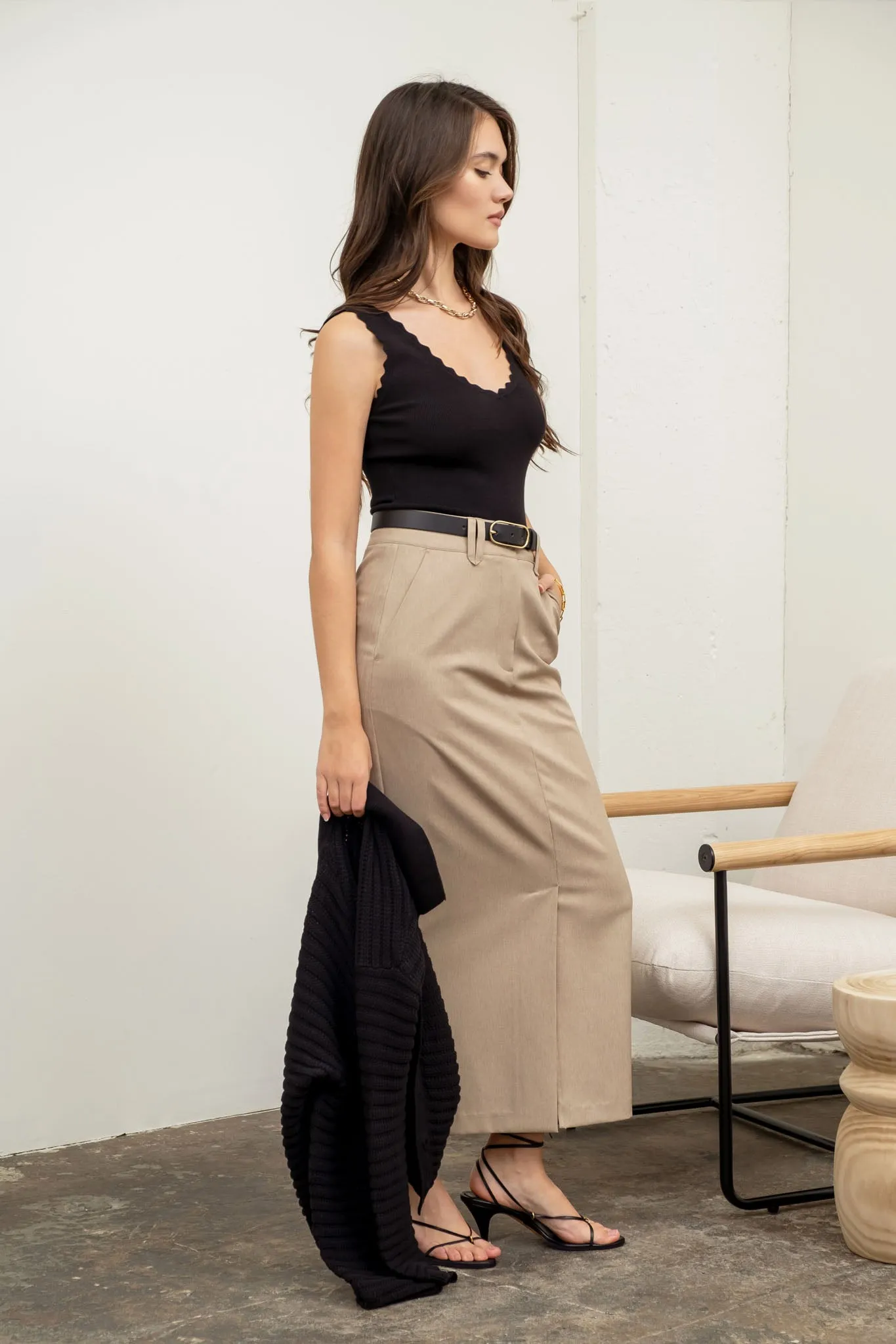 SCALLOP EDGE SLEEVELESS SWEATER KNIT CROP TOP