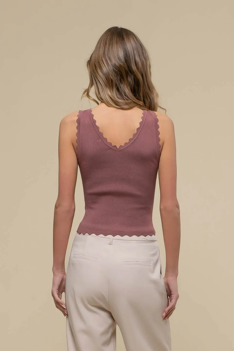 SCALLOP EDGE SLEEVELESS SWEATER KNIT CROP TOP