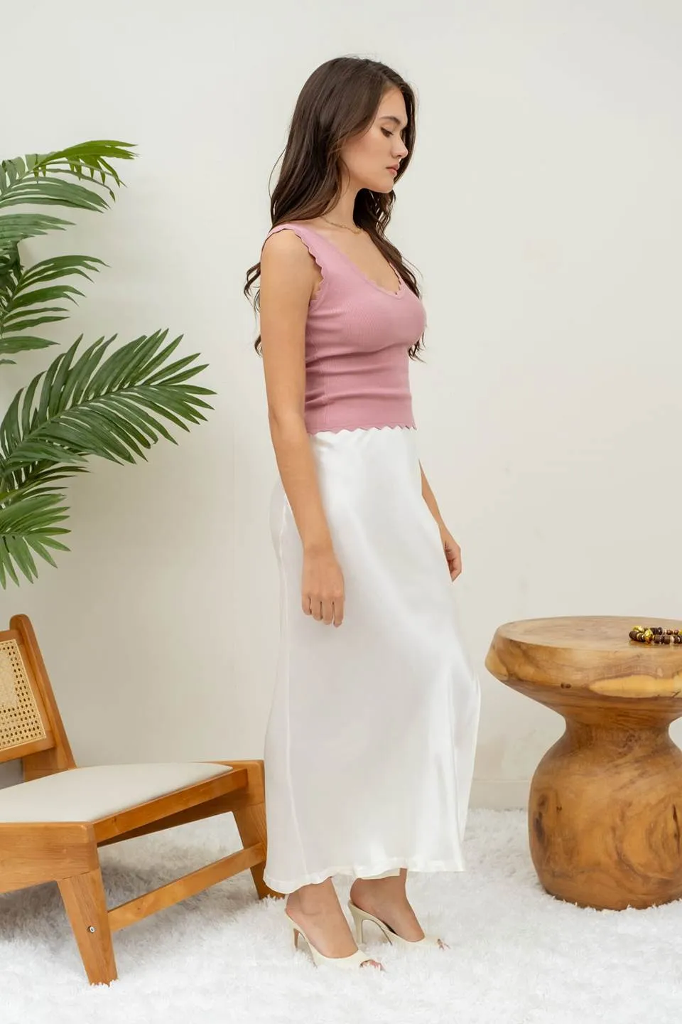 SCALLOP EDGE SLEEVELESS SWEATER KNIT CROP TOP