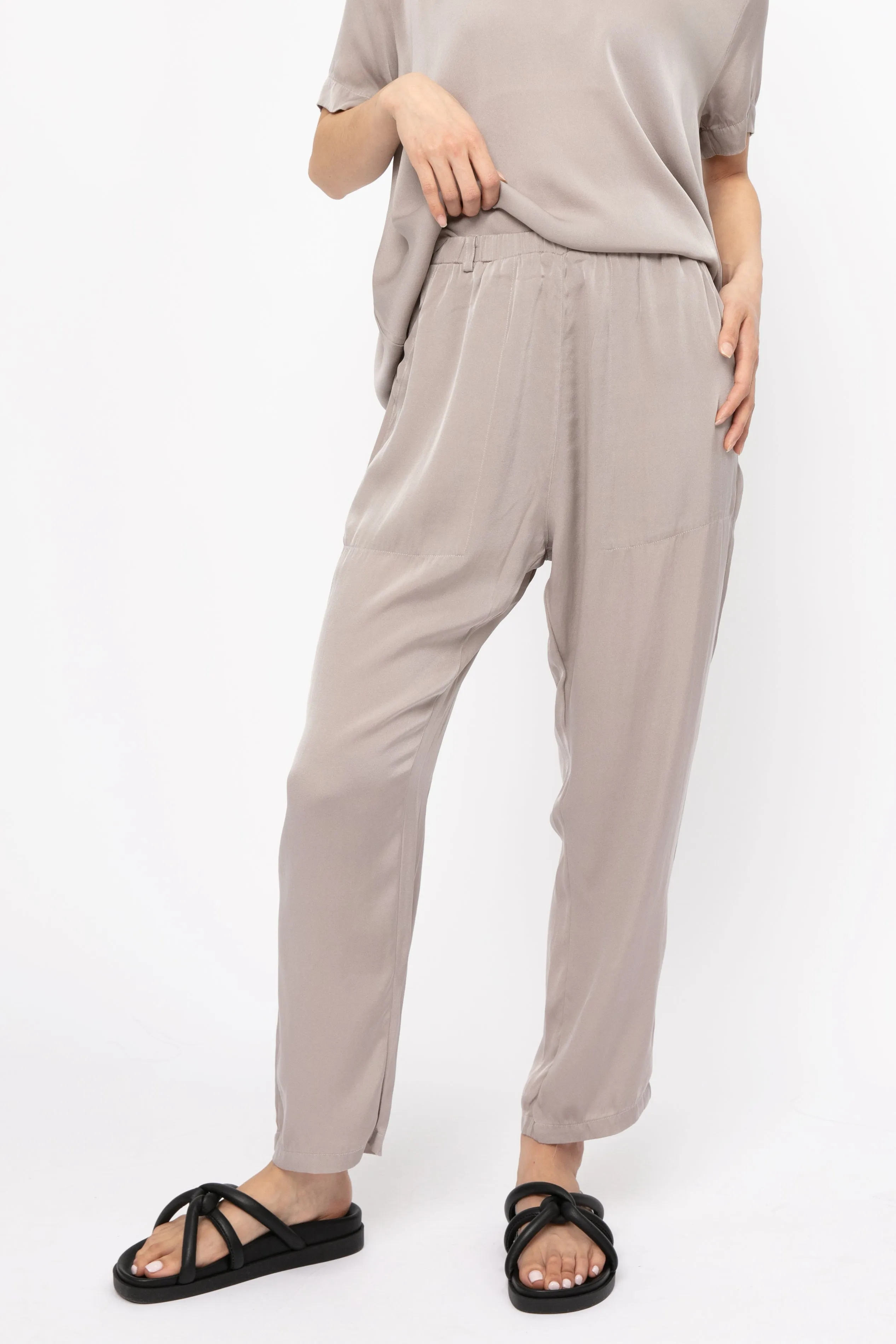 Silk Crop Pant in Greige